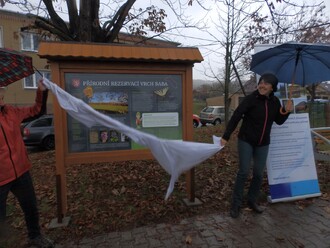 Nová naučná stezka přes sopečné komíny Baba a Dědek.