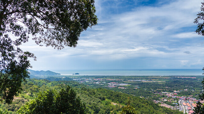 Výstavba u ostrova Penang, kde další rozšiřování obytných oblastí znesnadňuje kopcovitá krajina, by měla začít v březnu.