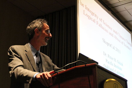 "Podvodu lituju." Klimatolog a ekologický aktivista Peter Gleick zcizil dokumenty, které ukazují, jak je financován klimaskeptický Heartland Institute