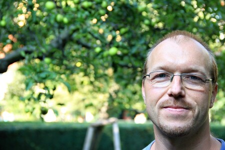 Mgr. Ing. Petr Holý vystudoval Krajinné inženýrství na ČZU v Praze a Sociální a kulturní ekologii na UK v Praze. Koordinátorem pražské EVVO byl v letech 2007 až 2014, následně pracoval na SFŽP coby metodik Národních programů ŽP. Koordinátorem pražské EVVO je znovu od července 2016. Je ženatý, má dvě děti.