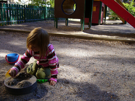 Komplexním řešením by bylo investovat do opatření, která snižují prašnost. Právě na prach se totiž těžké kovy váží, kadmium se navíc velmi dobře šíři prostředím.