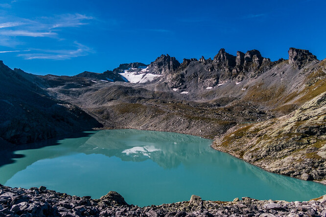 Změny klimatu jsou pro tuto alpskou zemi a její horské podnebí zásadním tématem. Zákon podle jeho podporovatelů pomůže zmírnit ničivé dopady klimatických změn, hlavně tání ledovců, které mezi lety 2001 a 2022 přišly o třetinu svého objemu.