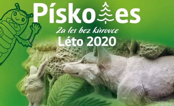 Na Pustevny bylo minulý týden přivezeno 90 tun písku. "Ten musejí zkušení pomocníci připravit do forem dle vyměřených tvarů a objemu soch. Písek se postupně udusává, aby byl co nejhutnější.