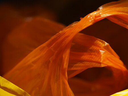 "Těchto plastových tašek se už zdarma prodává stejně velice málo. Třeba v prodejnách oděvů ano," říká Vlado Volek.