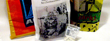 Igelitové tašky Foto: Tim Simms / Wikimedia Commons