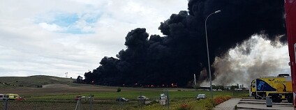 Požár pneumatik Foto: Emiliano García-Page Sánchez / Flickr