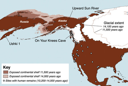 Mapa ukazuje "pevninský most" mezi Asií a Amerikou, oblasti, které tehdy nebyly zatopeny mořem, pohyby ledovců a také místa, kde byly nalezeny pozůstatky původních obyvatel.