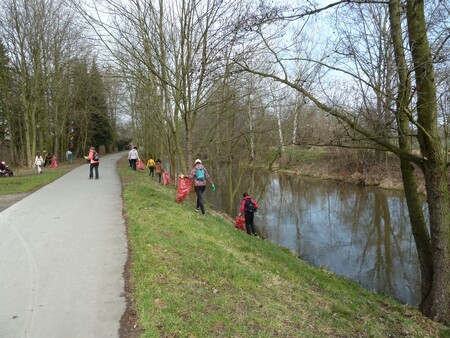 Dobrovolníci budou pracovat tři víkendy a uklidí přes 200 kilometrů, které jsou rozdělené do 70 úseků. Největší nepořádek obvykle bývá na Brněnsku, ale také v okolí Zlína či Olomouce.