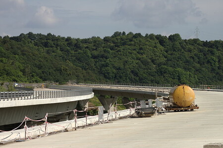 Je veřejným tajemstvím, že na dopravních stavbách ČR se často nehorázně plýtvá. Staví se dopravní infrastruktura, která nemá dopravní odůvodnění, staví se dopravní infrastruktura ve zbytečně drahých a konfliktních trasách, náklady bývají podstatně vyšší, než byly původně rozpočtované. / ilustrační foto