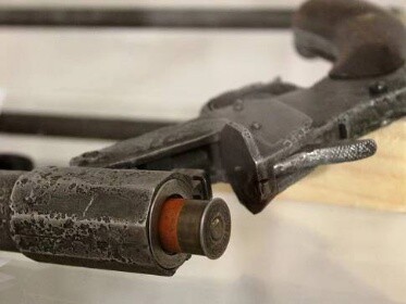 Rozdíly mezi klasickou a pytláckou zbraní jsou zjevné, úpravy spočívaly ve zjednodušení. Pytlačky byly dlouhé i krátké jako pistole