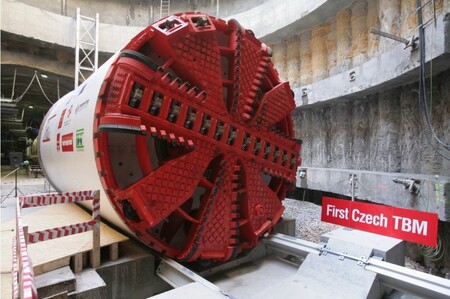 Razicí štít, použitý k budování metra A Dejvická - Motol v roce 2011.