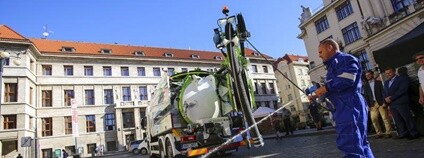 Recyklační vůz na bioCNG na čištění pražské kanalizace Foto: praha.eu