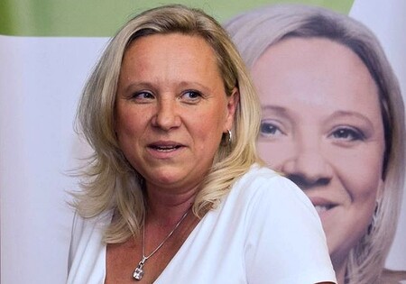 Z prvního místa postoupila Renata Chmelová, aktivistka a zastupitelka na Praze 10.