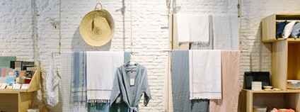 Charitativní obchůdek Foto: Jason Briscoe Unsplah