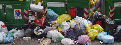 Nevyvezený odpad v Římě Foto: Ben Salthouse / Flickr.com