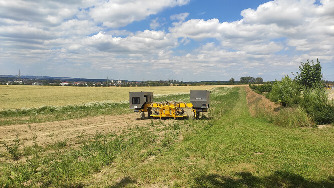 Robot při polních testech.