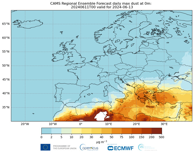 Předpověď denních maximálních koncentrací prachových částic v přízemní vrstvě vzduchu podle regionálního souboru CAMS pro 13. červen.