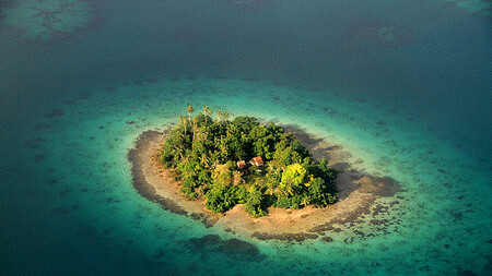 "Nejméně 11 ostrovů na severu Šalamounových ostrovů v posledních dekádách buď úplně zmizelo nebo na nich postupuje silná eroze," oznámili australští vědci v sobotu.  Ilustrační snímek.