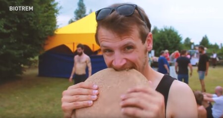 V Polsku můžete sníst oběd i s talířem. Na talíři z pšeničných otrub chutná vepřová pečínka mnohem lépe než na plastovém.