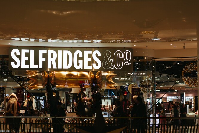 Selfridges, který je Čechům známý mimo jiné díky výpravnému historickému televiznímu seriálu Pan Selfridge, který vysílala Česká televize.