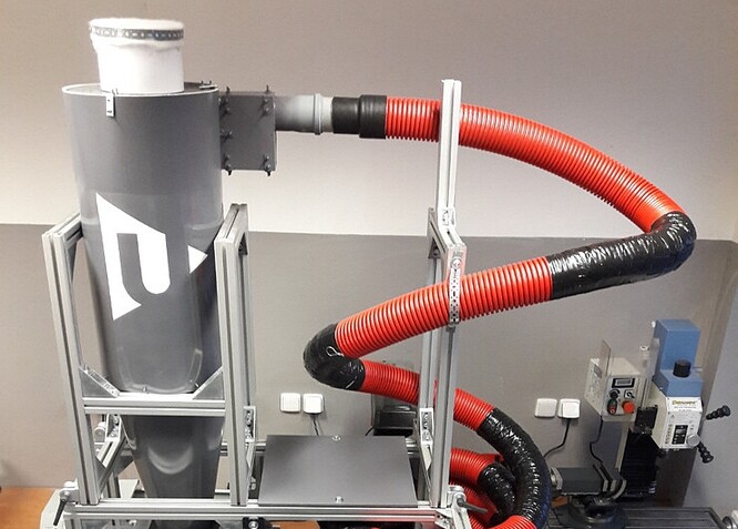 Zařízení na třídění plastů vytvořené před dvěma lety, teď tým pod vedením Františka Macha úspěšně otestoval v zemědělství, v nakládání s elektrickým odpadem i nerostnými surovinami.