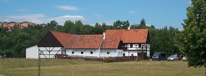 Skanzen Stará Ves v Zooparku Chomutov Foto: Aagnverglaser Wikimedia Commons