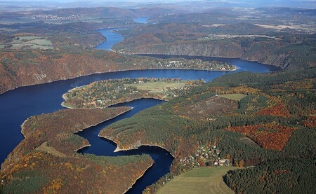 Českobudějovičtí hydrobiologové z Biologického centra Akademie věd ČR české vodní nádrže dlouhodobě sledují. Na snímku Slapy.