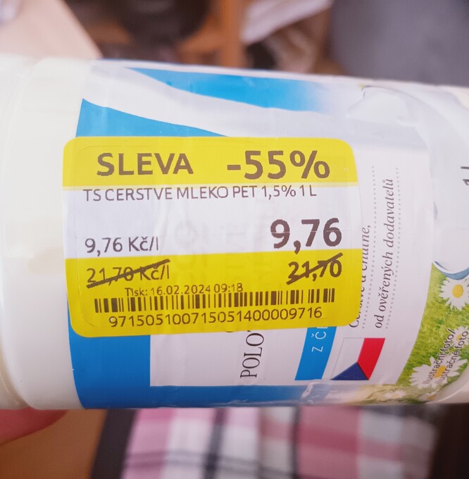 Mléko jsem využil spolu s přezrálým banánem na milkshake k sobotní odpolední svačině.