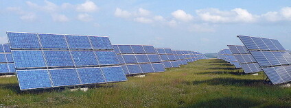 Fotovoltaická elektrárna v Německu. Foto: Rainer Lippert/Wikimedia Commons
