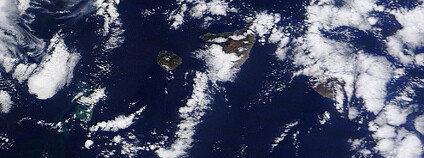 Satelitní snímek Kanárských ostrovů v době podmořských erupcí u ostrova El Hierro Foto: Alejandro Amador / Flickr.com
