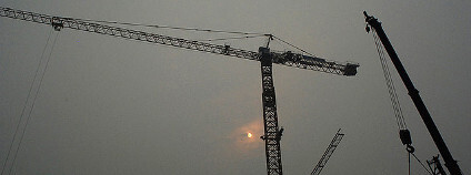 Jeřáby na stavbě Foto: adam. Flickr