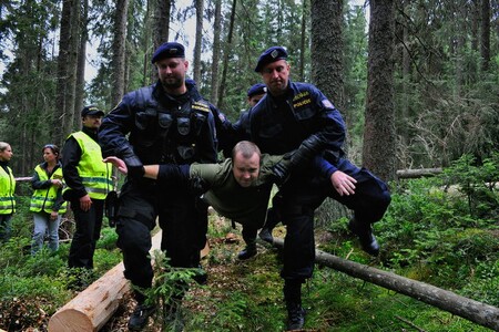 Z usnesení plyne, že aktivisté měli hledat jiné cesty k vyjádření svého postoje k těžbě.