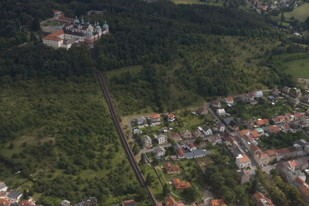 Město o záměru skácet stromy jednalo se zástupci Svaté Hory i památkáři a zadalo vypracování studie, která se bude zabývat jednotlivými stromy.  Na snímku Svatá hora v Příbrami.