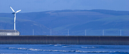 První velká přílivová elektrárna se začne v roce 2018 stavět v zálivu Swansea Bay na jižním pobřeží Walesu asi 270 kilometrů západně od Londýna. Ilustrační obrázek zálivu Swansea Bay.