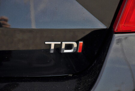 Koncern Volkswagen v září 2015 přiznal, že do zhruba 11 milionů naftových aut po celém světě instaloval software umožňující manipulovat s testy emisí. Při jízdě auta produkují výrazně více emisí než při kontrolních testech.