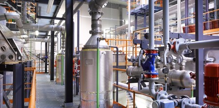 Zplynování štěpky má oproti klasickému spalování vyšší účinnost a obejde se bez kouře, prachu a sazí.