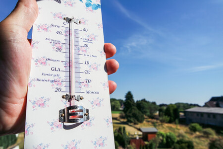 V Česku by se měla do roku 2030 podle odborných prognóz zvýšit průměrná roční teplota vzduchu zhruba o jeden stupeň Celsia. V nejteplejších oblastech se pravděpodobně posune začátek hlavního vegetačního období na začátek března a konec až do závěru října