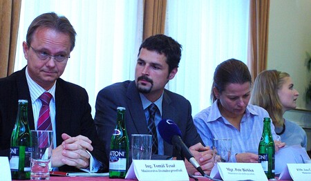 "Chceme společně definovat, jaké má být využívání krajiny." Tomáš Tesař a Petr Birklen z MŽP, Jana Čermáková z MŠMT a Zuzana Skřivanová z MZe