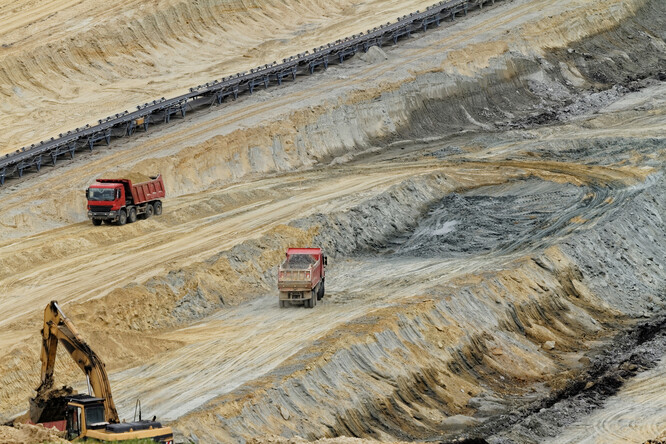 Na Filipínách se počítá s tím, že uhlí bude hlavním zdrojem energie ještě po zákazu plánů na nové uhelné elektrárny, uvedl ministr energetiky Alfonso Cusi. Dodal, že zrušit investice do ropy, zemního plynu a uhlí by "znemožnilo snahu Filipín vstoupit do řad zemí s vyššími středními příjmy“.