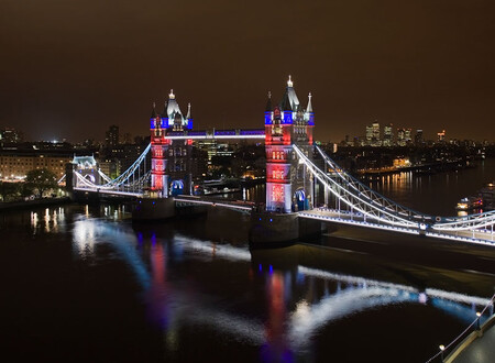 Londýnský Tower Bridge s LED osvětlením Londýnský Tower Bridge s LED osvětlením