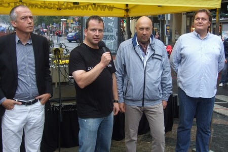 Architekt Jakub Cigler, předseda Sdružení Nového Města pražského Jan Adámek, starosta Prahy 1 Oldřich Lomecký a jeho zástupce Daniel Hodek (zleva)