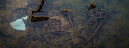 Utopené kolo ve Svatomartinském kanále v Paříži Foto: Guillaume Flament Flickr