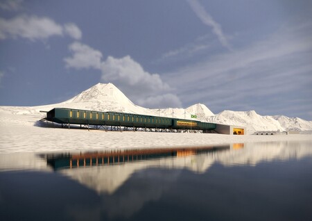 Problémem pro všechny stavby v Antarktidě je hromadící se a navátý sníh, který budovy zaplavuje a drtí.