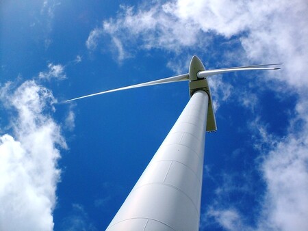 Trend výstavby čím dál větších větrných elektráren vede k výrobě ‚zelenější&#8219; elektrické energie