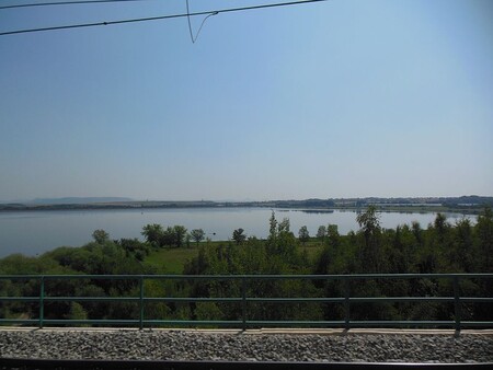 Odborníci nyní odstranili velký uvolněný skalní blok. S pracemi se čekalo až na vhodné počasí. Očekává se, že se bude sanovat skála podél celé cesty na hráz, kde budou zřízeny záchytné prvky. Vlastní práce začnou letos na podzim, nebo až na jaře příštího roku.