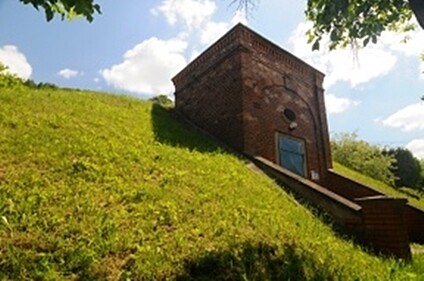 Vodojem zásobuje vodou kopřivnické části Mniší a Vlčovice.