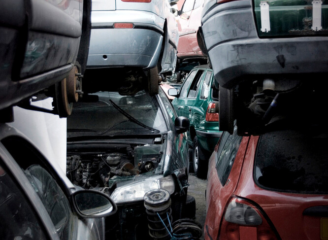 "Někteří si obnovili propadlou technickou kontrolu, další předali vozidlo odtahové firmě, která zajistila jeho likvidaci. Téměř dvě desítky automobilů byly odtaženy do areálu kroměřížských technických služeb. Jejich provozovatelé mají tři měsíce na to, aby si je vyzvedli," uvedla vedoucí radničního odboru občansko-správních agend.