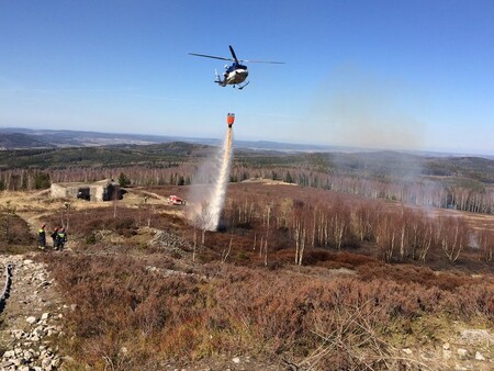 Podle ochránců přírody je však rozdíl mezi živelně vzniklým požárem a řízeným vypálením, které je mimochodem součástí péče o vřesoviště.