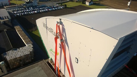 Prototyp WindRail umístěný ve švýcarském Marthalenu je zatím bez fotovoltaické části.