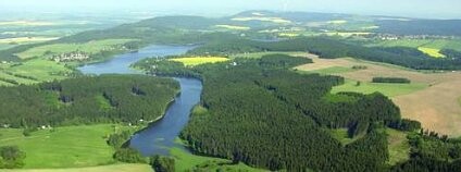 Krajina CHKO Železné hory - ústí řeky Chrudimky do vodní nádrže Seč.